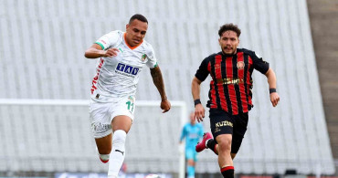 Trendyol Süper Lig: Fatih Karagümrük 0 - 1 Corendon Alanyaspor (İlk Yarı)