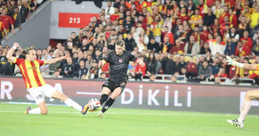 Trendyol Süper Lig: Göztepe 0 - Galatasaray 2 (İlk Halbide Meşin Yuvarlak Ağlarda)