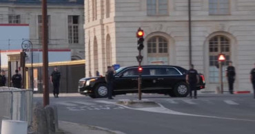 Trump, Versay Sarayı'nda Macron ile bir araya geldi