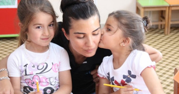 Tuba Büyüküstün Kızları ile Yeni Bir Sayfa Açtı