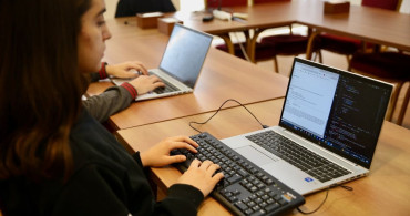 TÜBİTAK Fen Lisesi Öğrencileri Bilim Olimpiyatlarına Hazırlanıyor