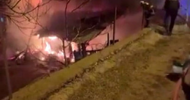 Tufanbeyli'de Yangın: Ahşap Ev ve Ahır Kül Oldu