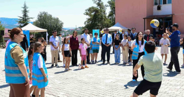 Tunceli Valisi Şefik Aygöl, çocukların dondurma isteğine yanıt verdi