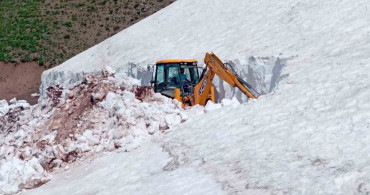 Tunceli'de Haziran Ayında Karla Mücadele Devam Ediyor
