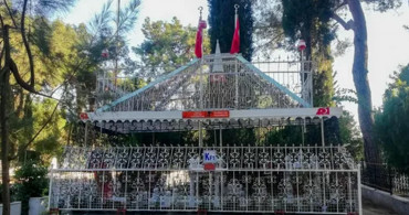 Türbe gibi mezar 'Dikkat Elektrik Dokunmayın'