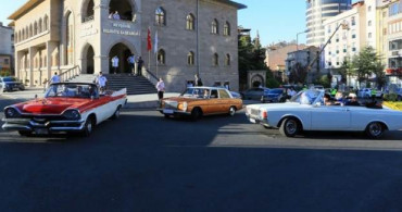 Turizm Filmleri Festivali’ne Klasik Otomobiller Eşlik Etti