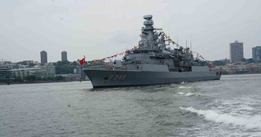 Türk donanması, Atlantik’in ötesinde güç gösterisi: TCG Oruçreis New York’ta