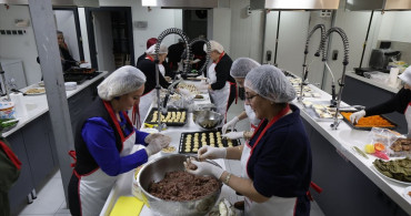 Türk Kızılay'dan Üniversitelilere 'Anne Eli' İftar Programları