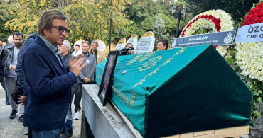 Türk Tiyatrosunun Unutulmaz İsmi Ahmet Gülhan Son Yolculuğuna Uğurlandı