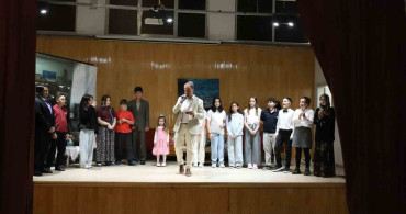 Türkeli'de "Çatlak Aile" Tiyatro Gösterimi Yapıldı