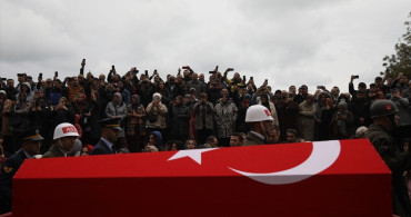 Türkiye, Şehit Hava Astsubayı Emre Altıok'u Son Yolculuğuna Uğurladı