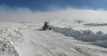 Türkiye’nin Doğu’suna bahar gelmedi! Kar ve buzla mücadele hayatı olumsuz etkilemeye devam ediyor!