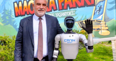 Türkiye'nin İlk Nüfus Kayıtlı İnsansı Robotu Canik Macera Parkı'nda