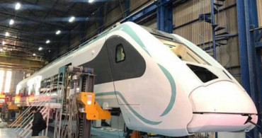 Türkiye'nin Milli Elektrikli Treni İlk Kez Raylara İndi