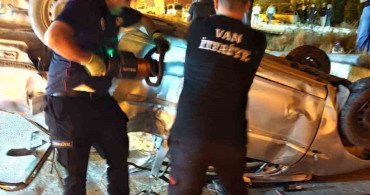 Tuşba'da kontrolden çıkan otomobil takla attı: 4 yaralı