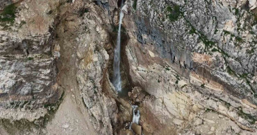 Tut İlçesindeki Şelaleler Kış Mevsiminde Coştu