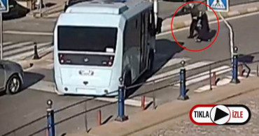 Tuzla'da Bir Minibüsçü Yaşlı Çift Geçebilsin Diye Yolu Kapattı