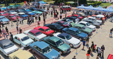 Tuzla’da nostalji rüzgarı: klasik otomobiller sahilde buluştu