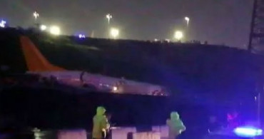 Uçak Kazasına Giden Polis Aracı Kaza Yaptı! 5 Polis Yaralandı