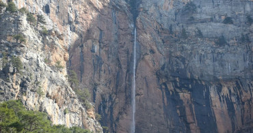 Uçansu Şelalesi: Yılın Bir Ayı Doğa Tutkunlarını Ağırlıyor
