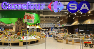 Ucuza ayçiçek yağı almak isteyen koştur koştur Carrefoursa marketlere gidiyor! Market önünde izdiham yaşanıyor