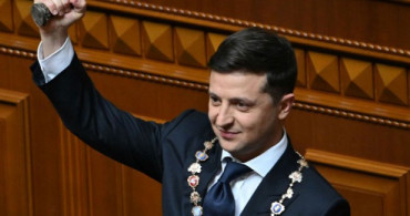 Ukrayna Devlet Başkanı Zelenskiy, Parlamentoyu Fesheden Kararnameyi İmzaladı 