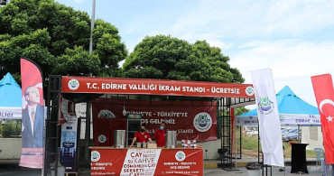 Ülkelerine dönen gurbetçiler Kapıkule'de ikramlarla karşılandı!