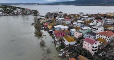 Uluabat Gölü'nde Su Seviye Yükseliyor, Gölyazı Mahallesi Etkileniyor