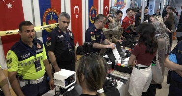 Uludağ Kariyer Fuarı'nda Jandarma Standı İlgi Oynadı