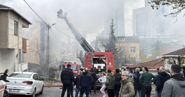 Ümraniye'de Çatı Yangını: 4 Kişi Kurtarıldı