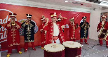 Ümraniye'de geleneksel aşure dağıtımı yapıldı
