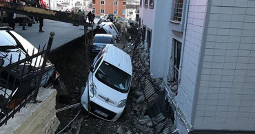Ümraniye'de İstinat Duvarı Çöktü!