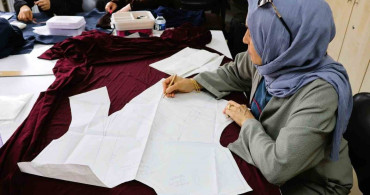 Ümraniye'de moda tasarımına ücretsiz drapaj eğitimi