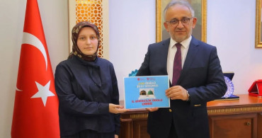 Umre ödüllü bilgi yarışmasında dereceye giren öğrenciler ödüllendirildi
