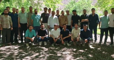 Umre ödüllü gençlik bilgi yarışmasına katılan gençlere piknik sürprizi