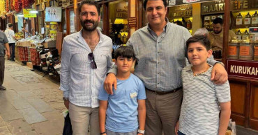 Umut Yılmaz, tarihi elmacı pazarı'nda esnafla buluştu