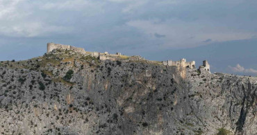 UNESCO listesindeki anavarza antik kenti ziyaretçilerini ağırlıyor