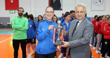 ÜNİLİG'de Kupa Sahipleri Belli Oldu