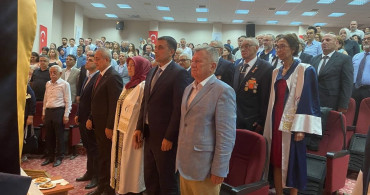 Üniversite hayalini 56 yaşında gerçekleştiren Gülcan Yavuz, mezuniyet coşkusunu yaşadı
