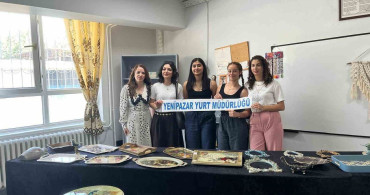 Üniversite Öğrencileri El Emeği Ürünleriyle Sergi Düzenledi