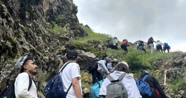 Üniversite Öğrencileri Kızılağaç Kanyonu'nda Doğa Yürüyüşü Gerçekleştirdi