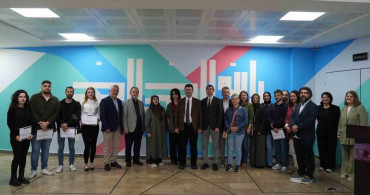 Üniversiteli gençler okul duvarlarını sanatla buluşturdu