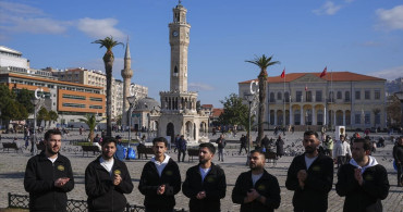 Üniversiteli Gençler, Türküleri Alkışla Yaşatıyor
