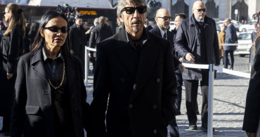 Ünlü İtalyan Modacı Valentino Garavani, Son Yolculuğuna Uğurlandı