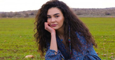 Ünlü Oyuncu Ebru Şahin’in Annesine Olan Benzerliği Hayranlarının Ağzını Açık Bıraktı!