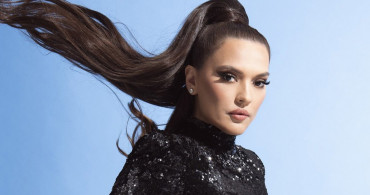 Ünlü Şarkıcı Demet Akalın Yıllardır Küs Olduğu Arkadaşı Ece Erken’in Ayaklarına Kapandı!