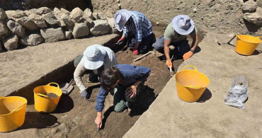 Uşaklı Höyük'teki kazılarda eski çağlara ait ritüel alanları araştırılıyor