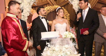 Uşak’ta 15 Şahitli Görkemli Nikah Töreni