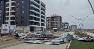 Uşak'ta Fırtına Hayatı Olumsuz Etkiledi