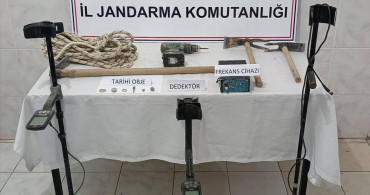 Uşak'ta Kaçak Kazı Operasyonu: Üç Şüpheli Yakalandı